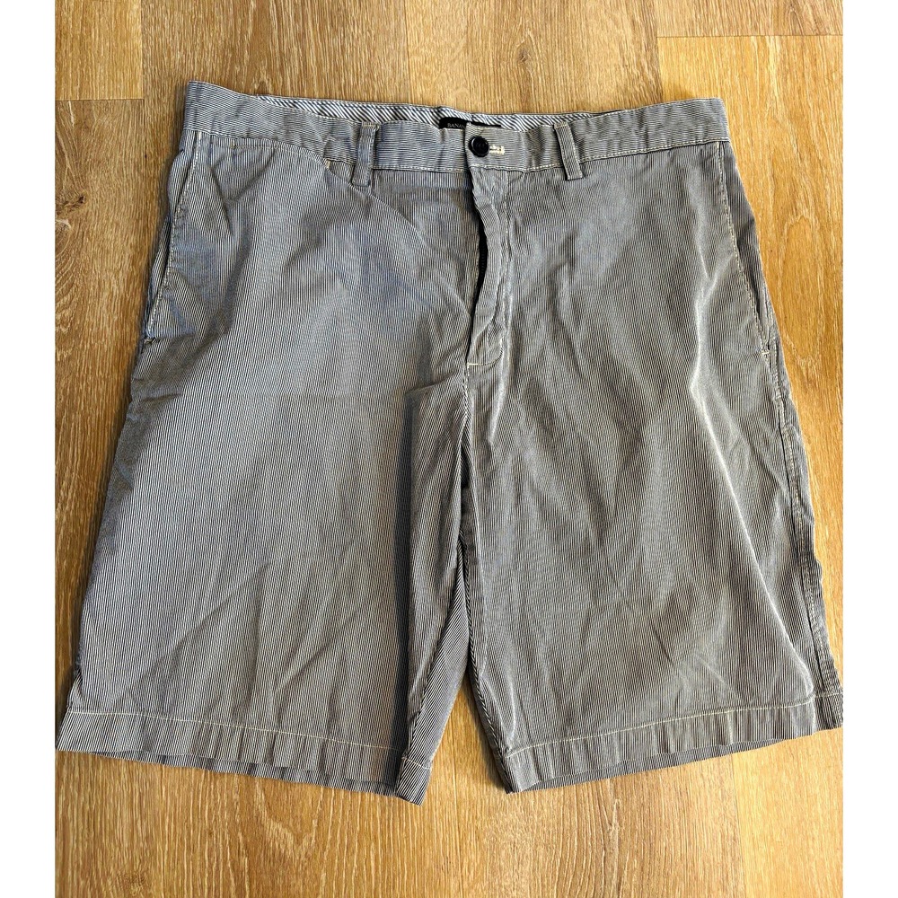 Banana Republic Mens Seersucker Chino Shorts Blue White Striped Flat Front 36w